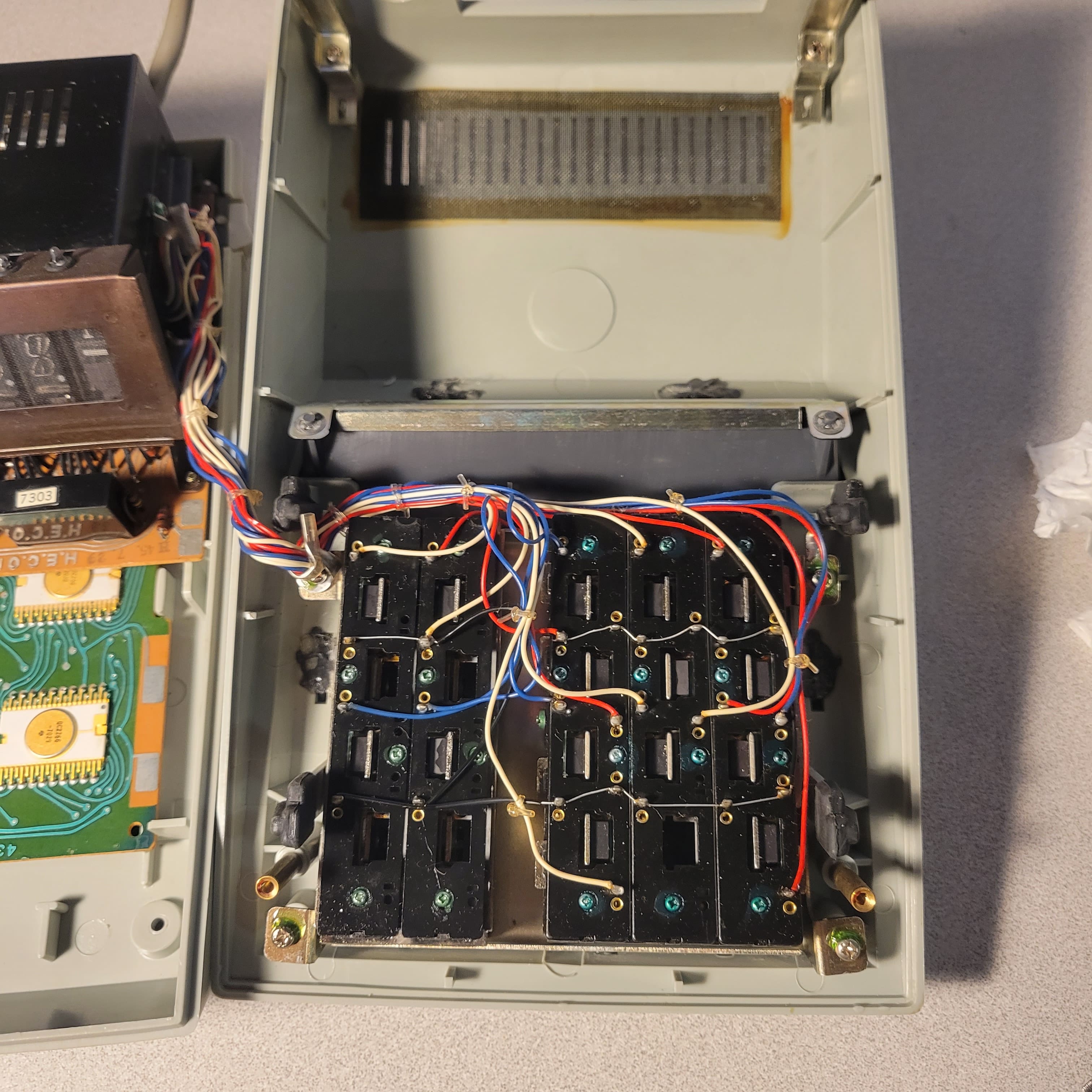 An image of the inside of a Burroughs C 3155 desktop calculator